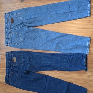 2 Pairs Wrangler Men's Dark and Light Blue Straight Jeans